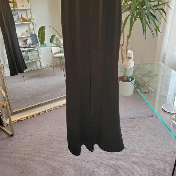 BLACK GOWN WITH DEEP V NECK AND SLIT - Picture 2 of 3